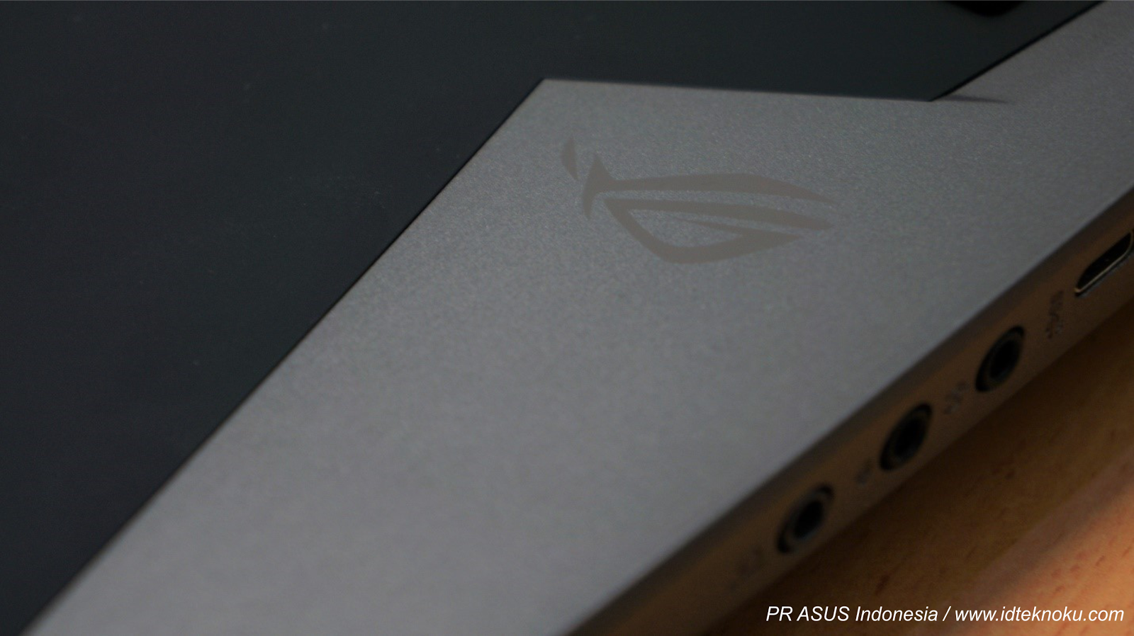 "Kenapa Harus ASUS ROG ?" Karena ASUS ROG G752VS Notebook Gaming Terkuat yang Pernah Ada "Kenapa Harus ASUS ROG ?" Karena ASUS ROG G752VS Notebook Gaming Terkuat yang Pernah Ada