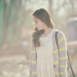 Pretty Yu Jin In Outdoors Photo Shoot Foto 7