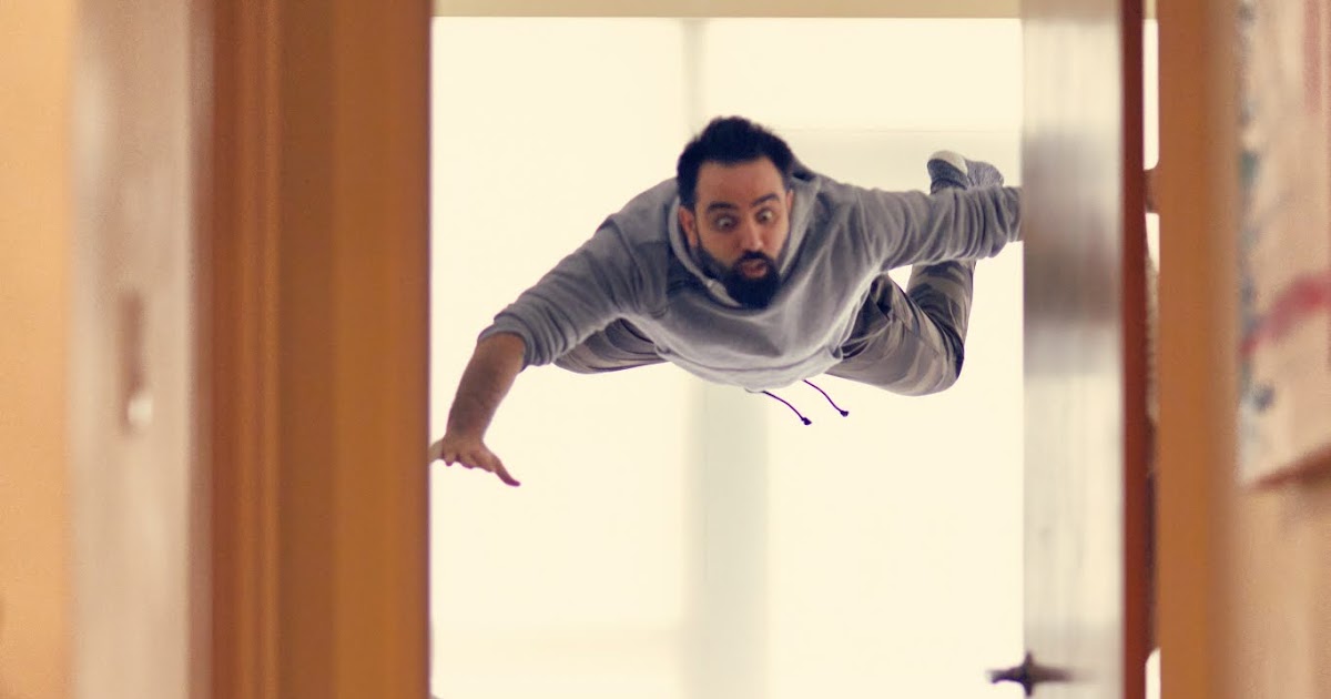 "Have eyes like saucers" nghĩa là gì?