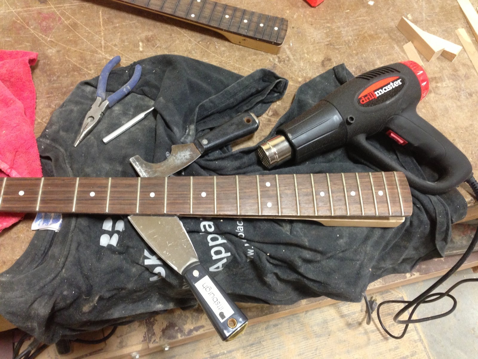 DIYguitarMan LED Guitar 2 Removing a fretboard with heat