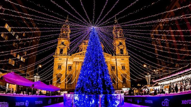 Mercatini di Natale a Budapest - Piazza della Basilica - Poracci In Viaggio mercatini-di-natale-budapest-piazza-della-basilica-poracci-in-viaggio