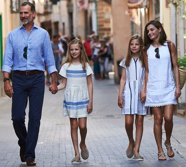 King Felipe, Queen Letizia, Infanta Sofía, Princess Leonor, Adolfo Dominguez sandals, Mango Dress, Prada and Ninos Dress at holiday