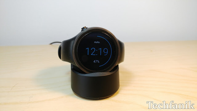 Moto 360 Sport Ładowanie Moto 360 Sport Ładowanie