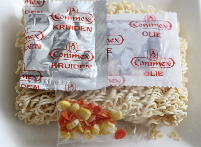 conimex oriental noodles - hot & spicy condiments