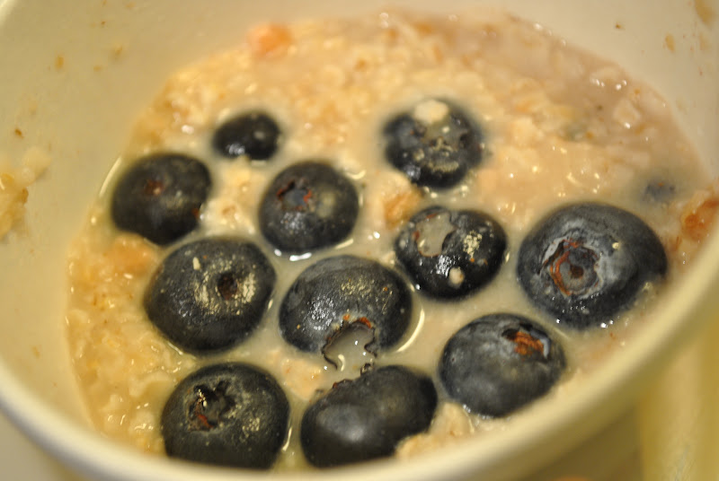 Foodette Reviews McDonald's Blueberry Banana Nut Oatmeal