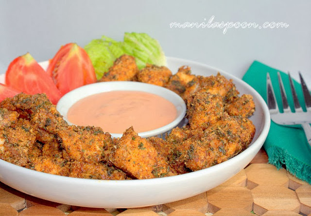 Kids and adults will both love this delicious and healthier Homemade Chicken Nuggets.  Regular and gluten-free options here, too. Both are equally yummy! | manilaspoon.com