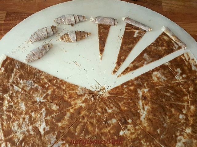 nergismevsimi HAŞHAŞLI TAHİNLİ ÇITIR YUFKA BÖREĞİ