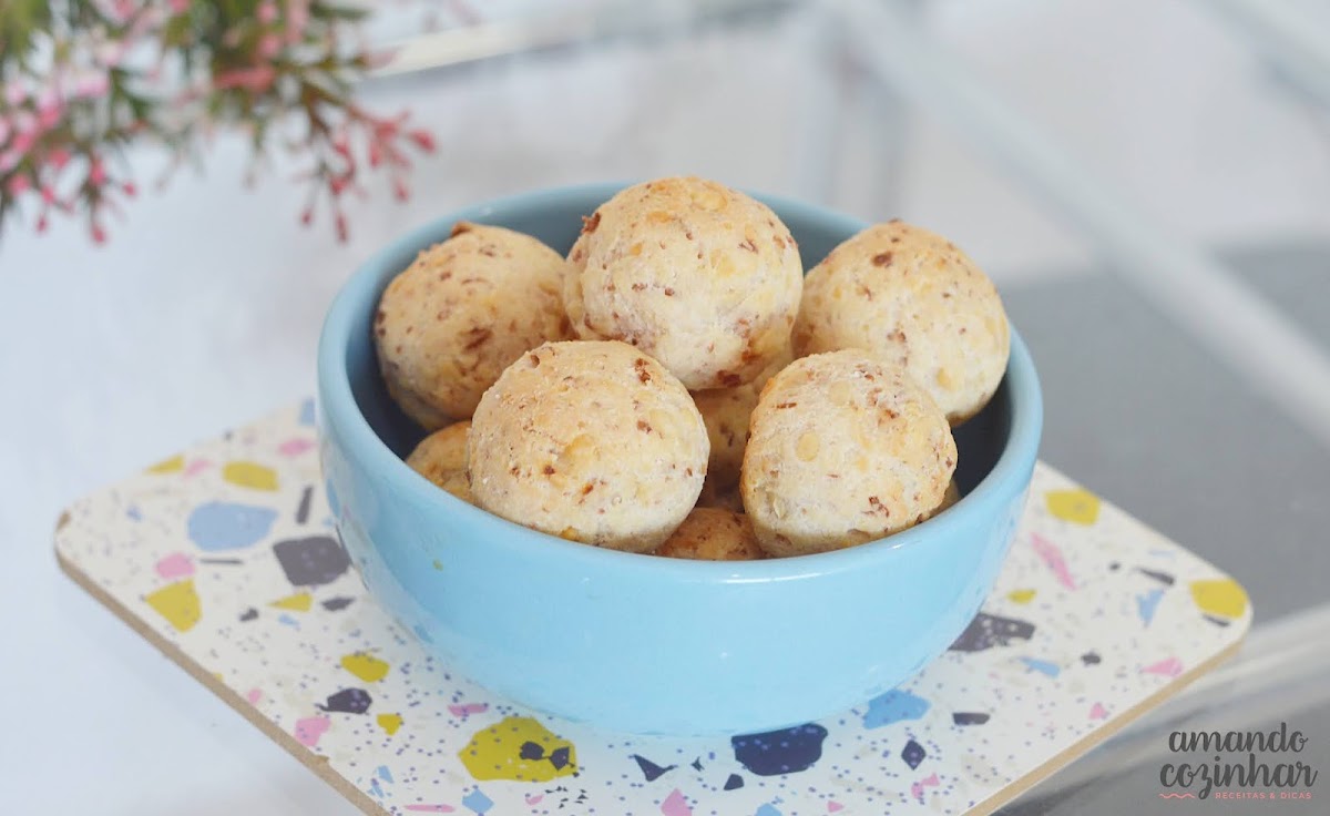 Pão de queijo de calabresa fácil