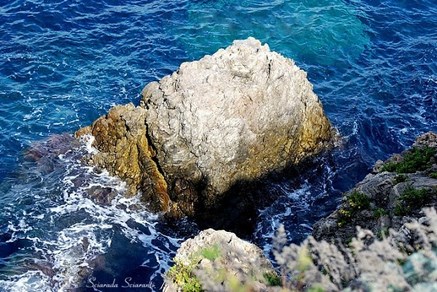 Scoglio nel Mediterraneo