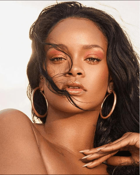 Luxury Makeup Rihanna Test Her New Makeup Line BEACHPLEASE Collection And Share it On her Instagram 