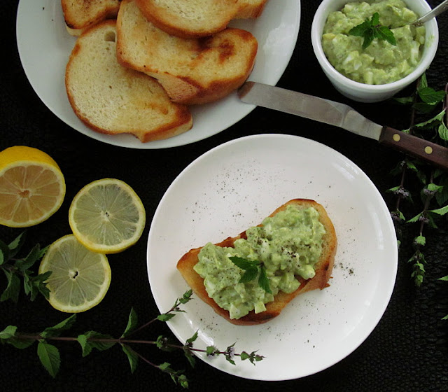 Дип-намазка из авокадо и яиц