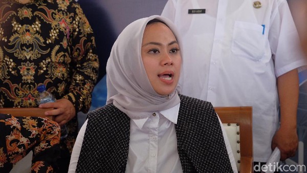 Bupati Karawang Positif, Kasus Klaster Corona 'Musda Hipmi' Jadi 6 Orang Bupati Karawang Positif, Kasus Klaster Corona 'Musda Hipmi' Jadi 6 Orang