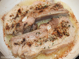 Reteta carne de porc prajita la tigaie traditionala de casa retete culinare friptura rapida din piept de purcel prajit in ulei pentru mancare de weekend sau Craciun cu cartofi prajiti piure salate ori muraturi,