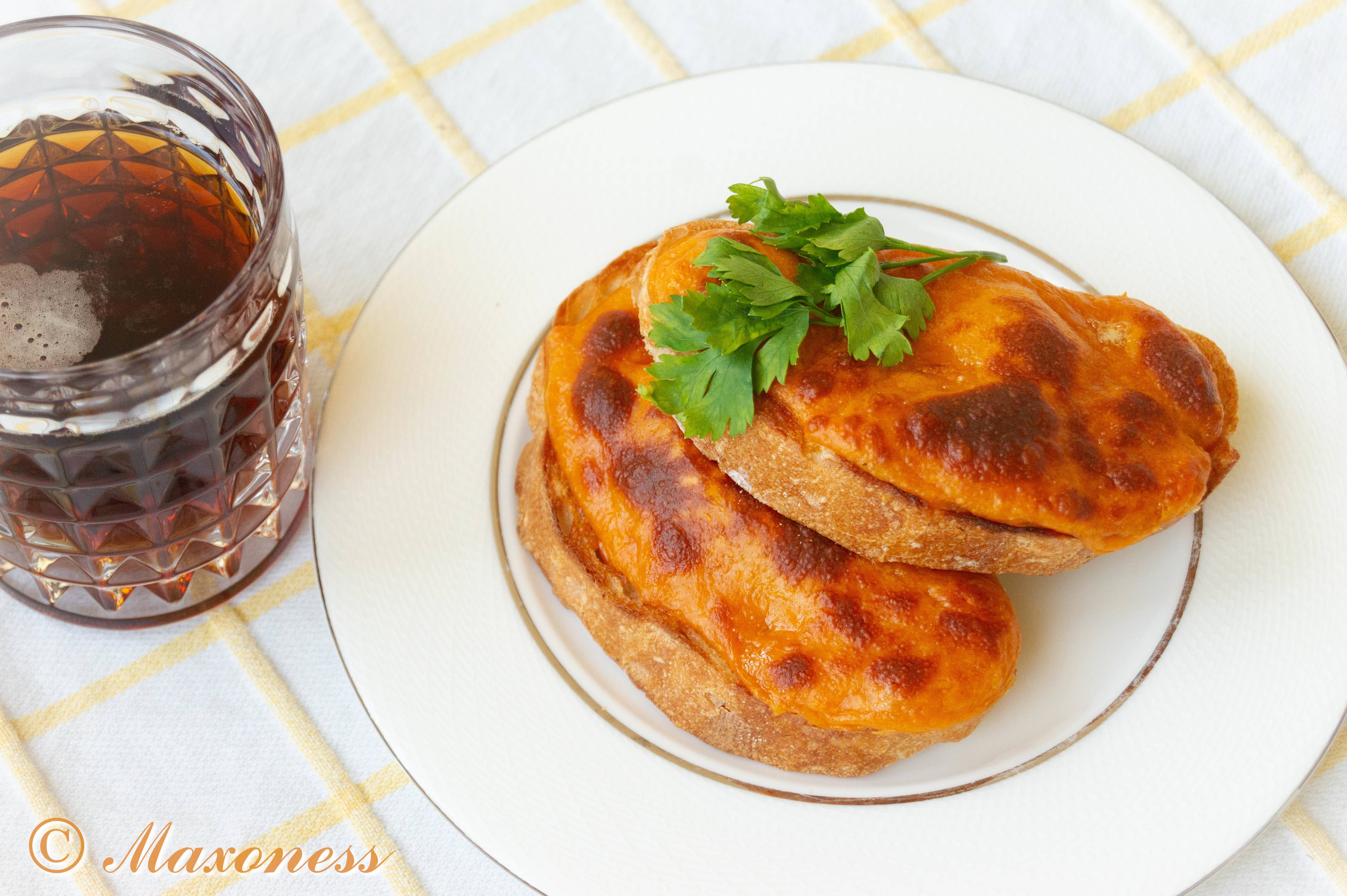 хлеб с сыром в микроволновке. гренки с маслом. чесночные гренки. прикол жареная гренка. как сделать гренки в микроволновке.