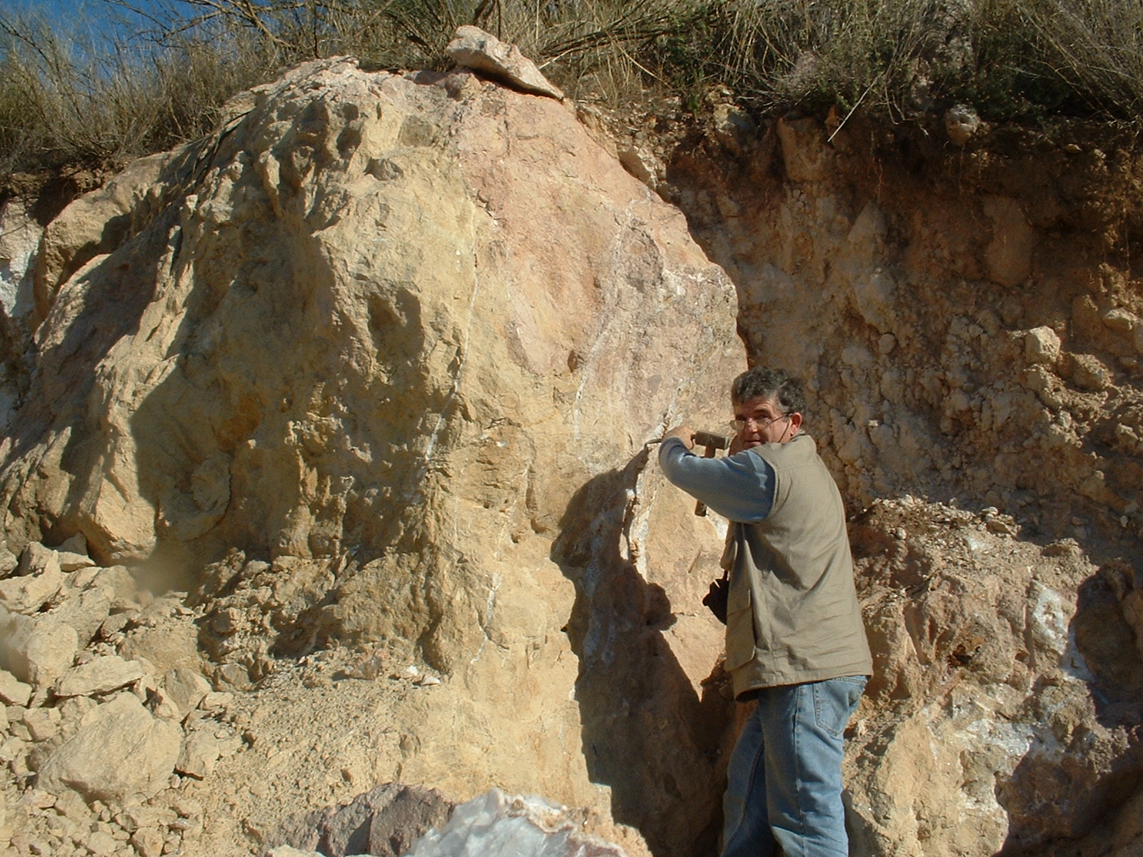 NUESTRA TIERRA Y SUS MARAVILLAS: BUSCANDO MINERALES