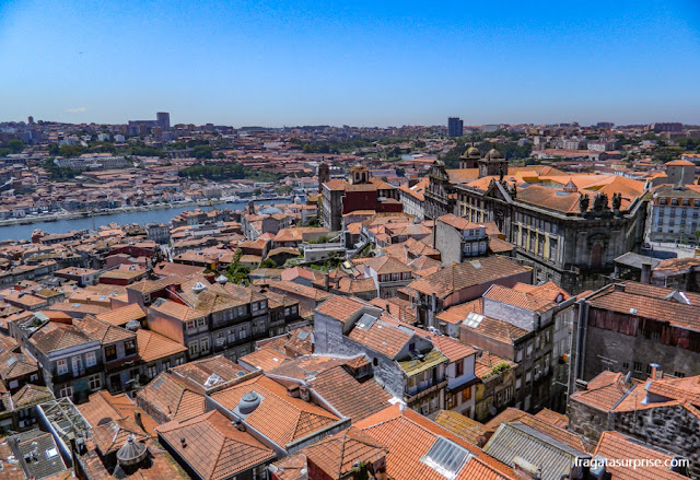 Porto e Vila Nova de Gaia vistos do topo da Torre dos Clérigos - Portugal