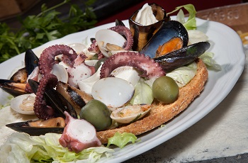 Caponata con frutti di mare