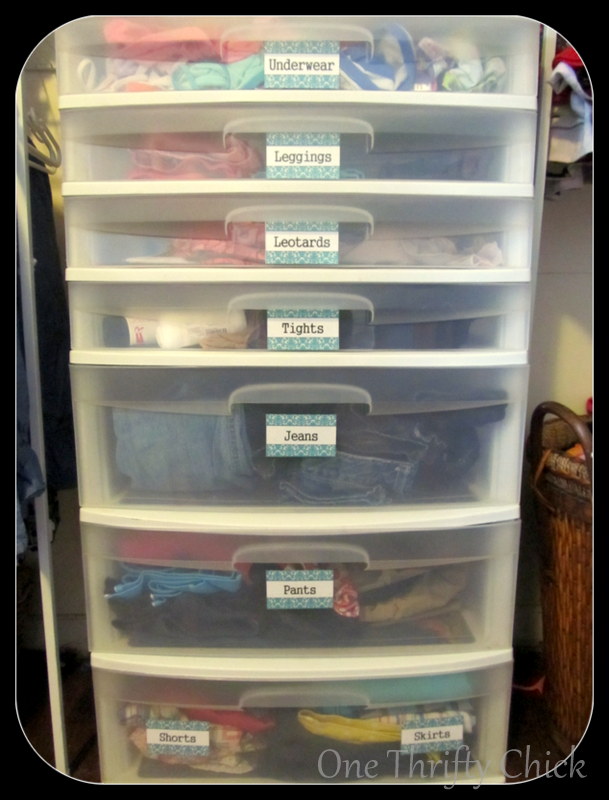 One Thrifty Chick: Organizing The Closet {printable labels}
