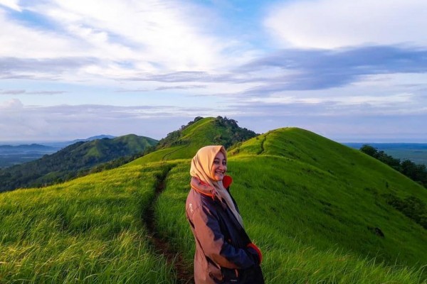 15 Wisata Bukit Di Lombok Dengan Pemandangan Paling Menakjubkan