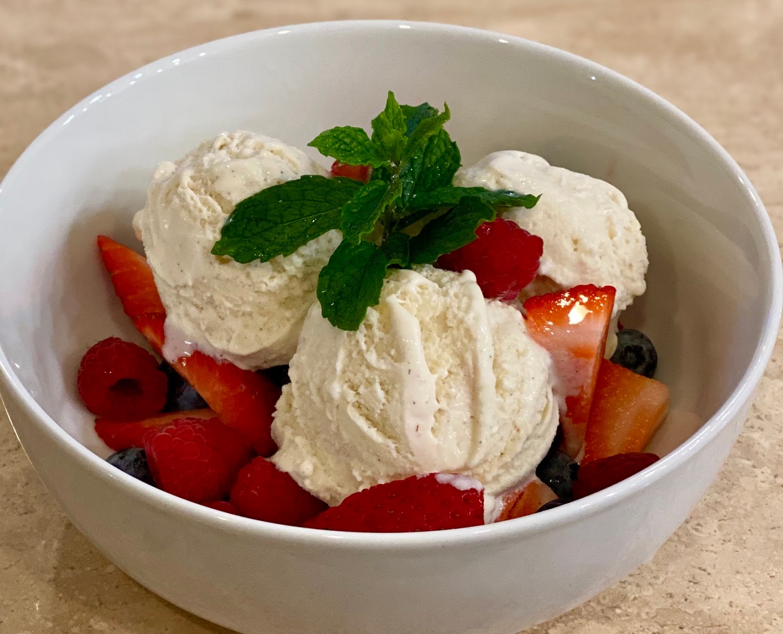 GREAT EATS HAWAII VANILLA BEAN ICE CREAM WITH BERRIES