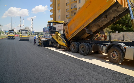 Diyarbakır Büyükşehir Belediyesi yeni yol açma ve genişletme çalışmalarını sürdürüyor