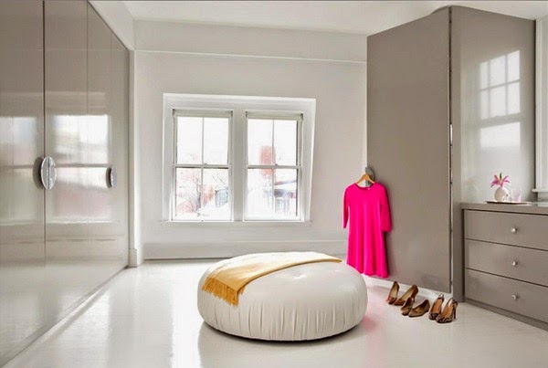 Dressing rooms, a space dedicated to clothing