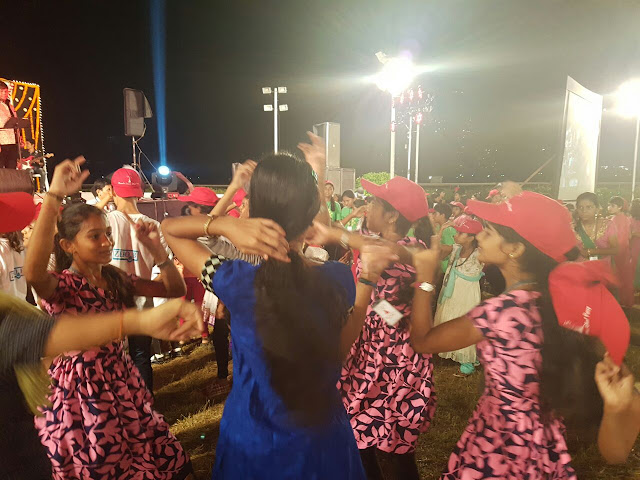 Madhu Mehta Foundation in association Salaam Bombay Foundation brings joy to over 1500 lesser privileged children at Mumbai’s largest Diwali Party Madhu Mehta Foundation in association Salaam Bombay Foundation brings joy to over 1500 lesser privileged children at Mumbai’s largest Diwali Party