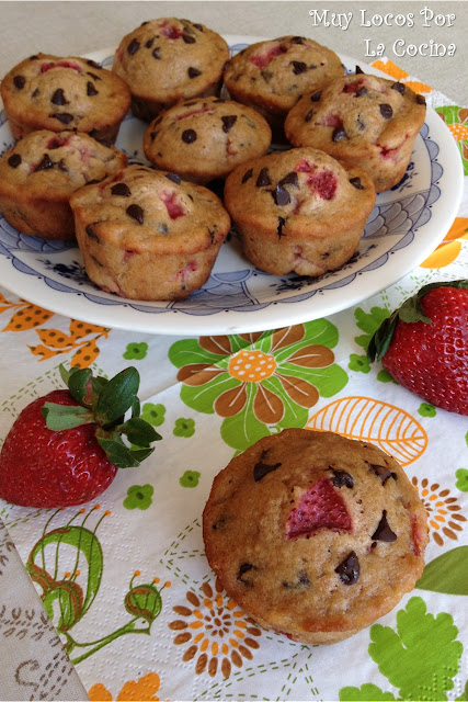 Muffins de Fresas y Pepitas de Chocolate con Compota de Manzana (Bajos en grasa)