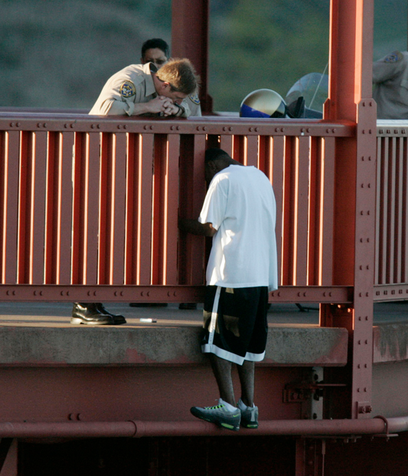 This Man Has Saved Over 200 People From Jumping Off The Golden Gate Bridge In California This Man Has Saved Over 200 People From Jumping Off The Golden Gate Bridge In California