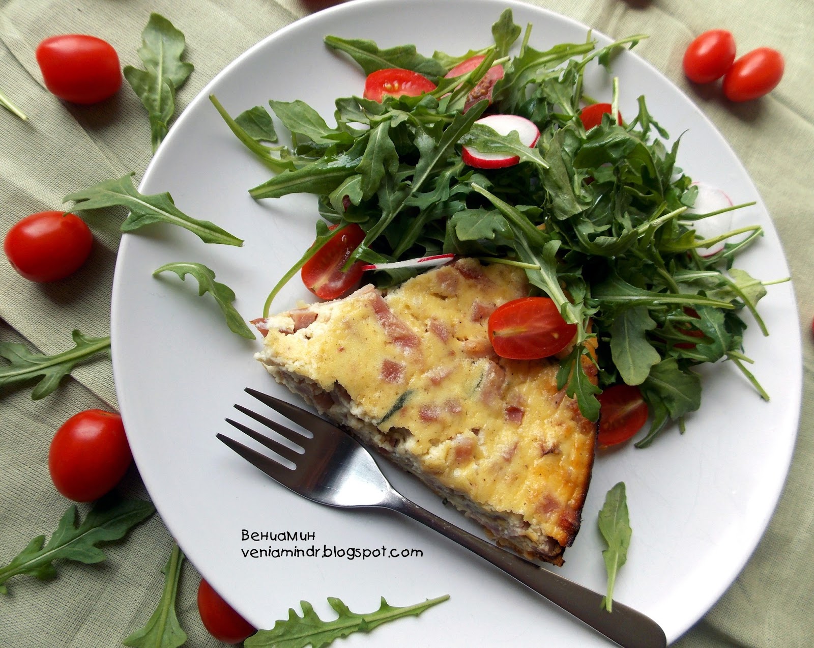 Творожный тарт с зеленью и ветчиной