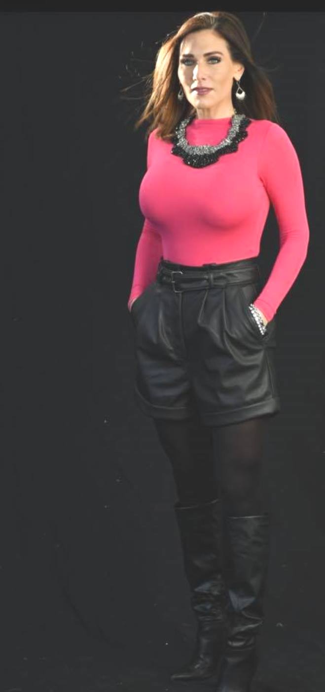 THE APPRECIATION OF NEWSWOMEN WEARING BOOTS BLOG erin logan