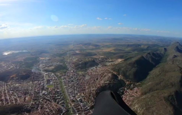Imagens do Jacobina Open de Voo Livre mostram do alto a beleza da cidade; assista