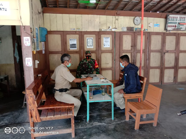 Pererat Tali Silaturahmi, Babinsa Komsos Dengan Carik Pererat Tali Silaturahmi, Babinsa Komsos Dengan Carik