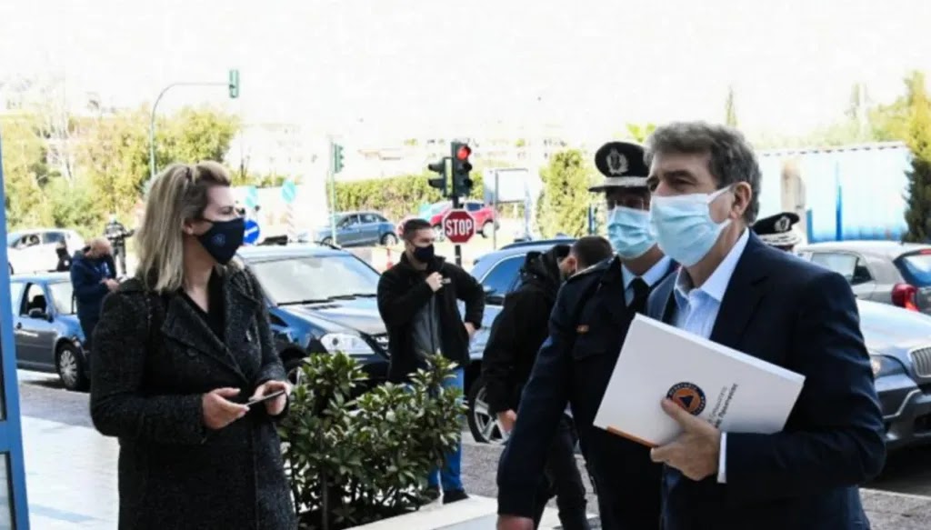Χρυσοχοϊδης: Σας καταλαβαίνουμε αλλά θα φάτε πρόστιμα χωρίς προειδοποίηση – «Οργή» με το ΒΙΝΤΕΟ Χρυσοχοϊδης: Σας καταλαβαίνουμε αλλά θα φάτε πρόστιμα χωρίς προειδοποίηση – «Οργή» με το ΒΙΝΤΕΟ