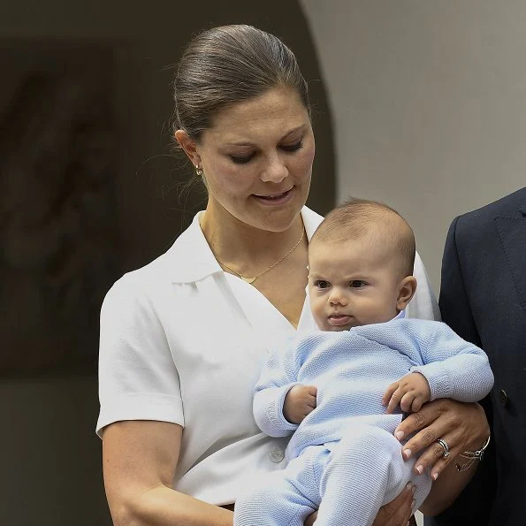 King Carl Gustaf, Queen Silvia, Crown Princess Victoria of Sweden, and Prince Daniel of Sweden,with Princess Estelle and Prince Oscar