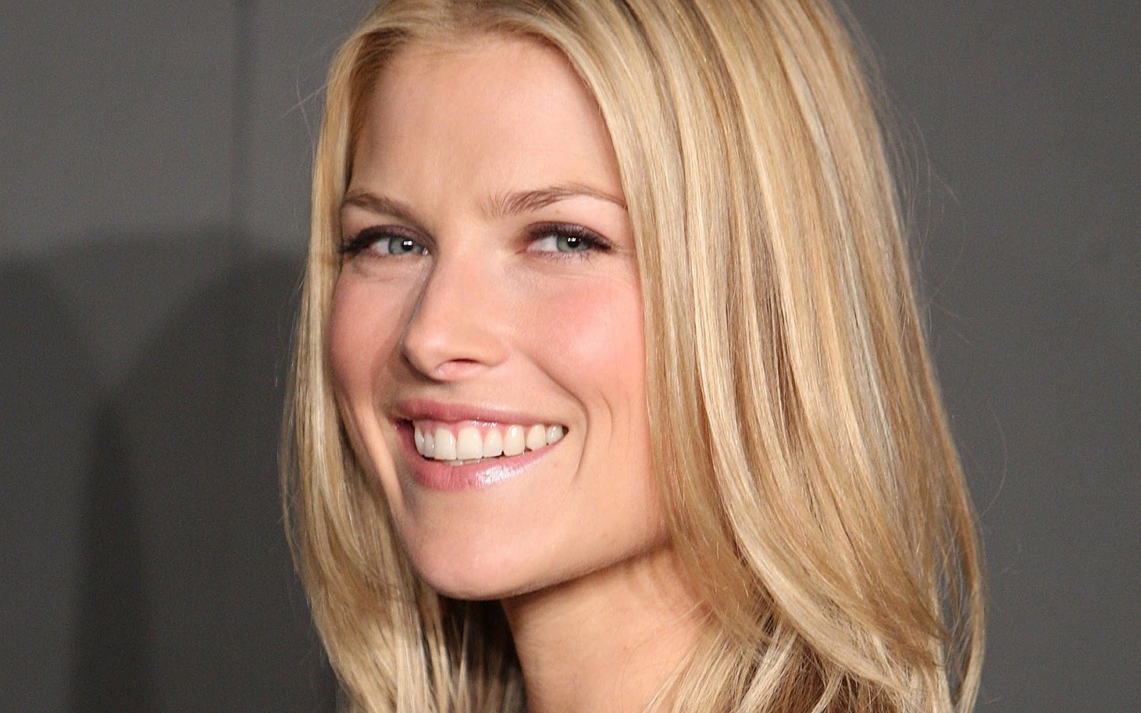 ALL ABOUT HOLLYWOOD STARS: Ali Larter Profile And Pictures 2013