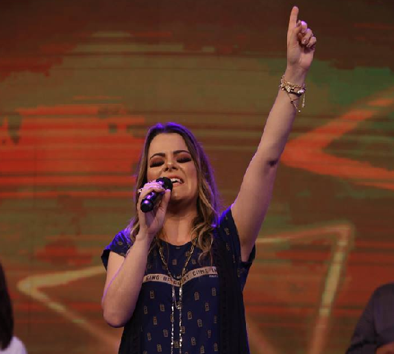 Variedades Gospel Veras: Arianne Lança o Clipe Da Canção