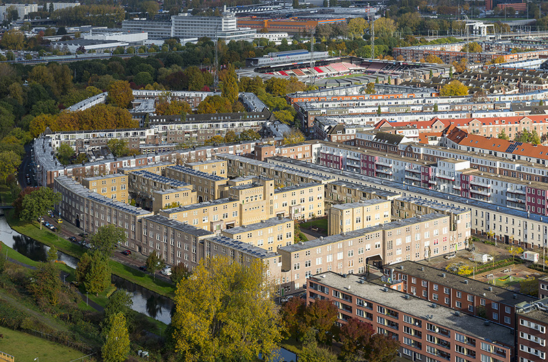 Housing, Spangen, Rotterdam: the upper level access gallery