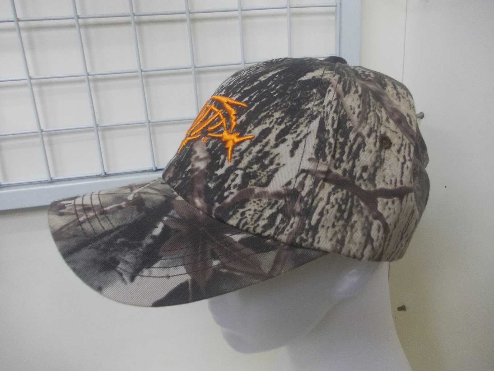 G ADJUSTABLE LOOMIS SKELETON FISH CAMO CAP