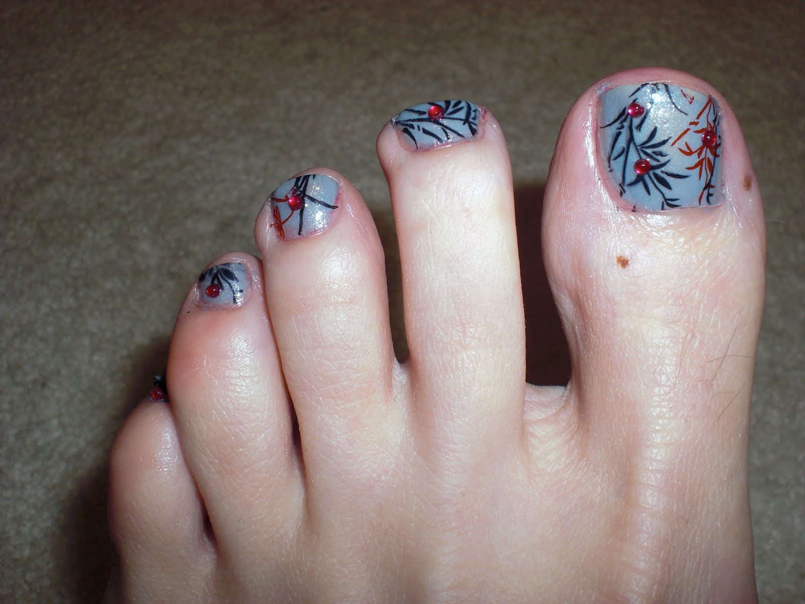 feet nail color idea