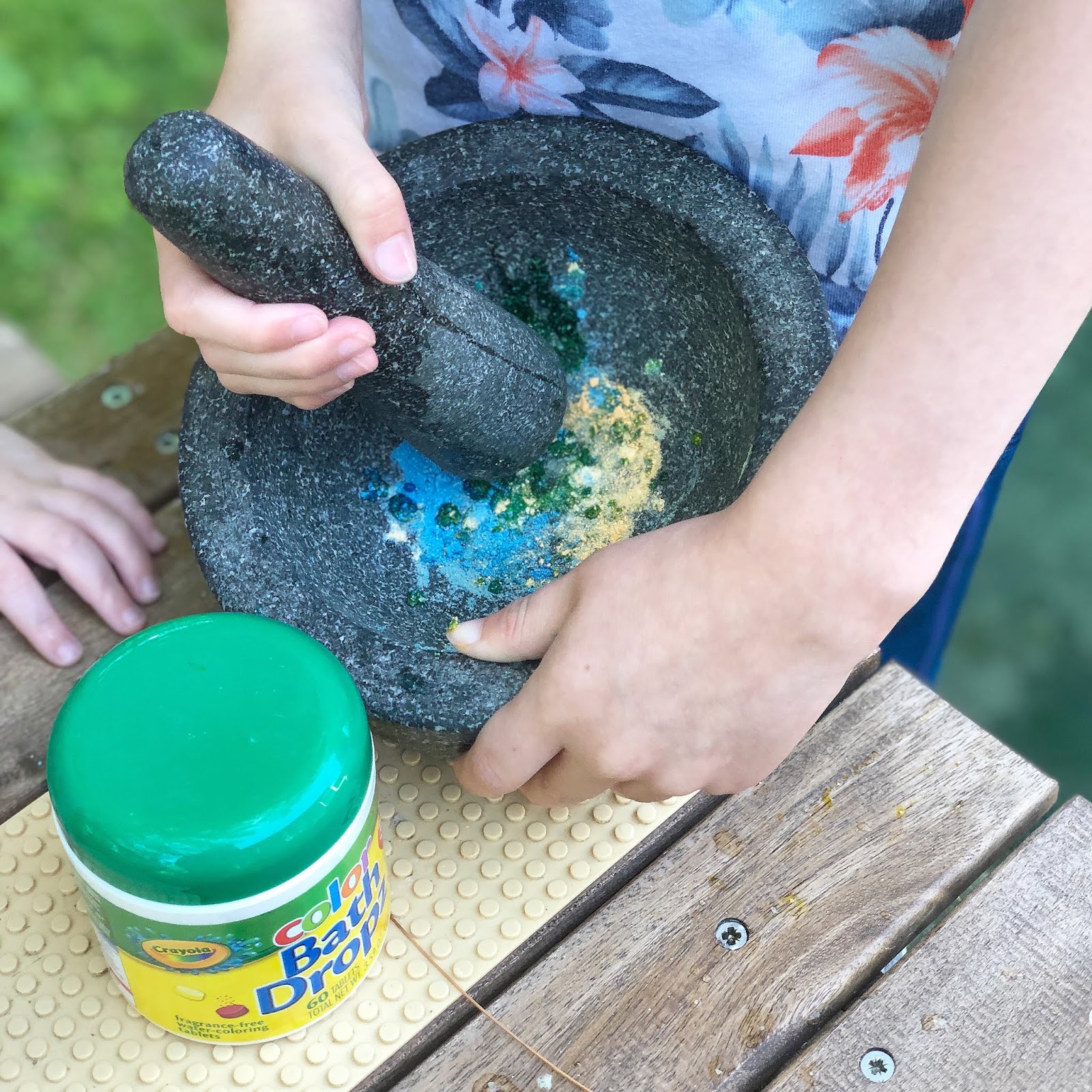 Find the Little Mind: Simple Colored Water Table Activity