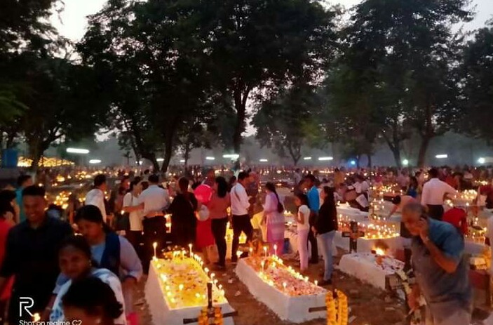 খড়গপুর খ্রিস্টীয় কবরখানায় অলোকসজ্জায় পালিত হল অল সোল ডে 1 খড়গপুর খ্রিস্টীয় কবরখানায় অলোকসজ্জায় পালিত হল অল সোল ডে