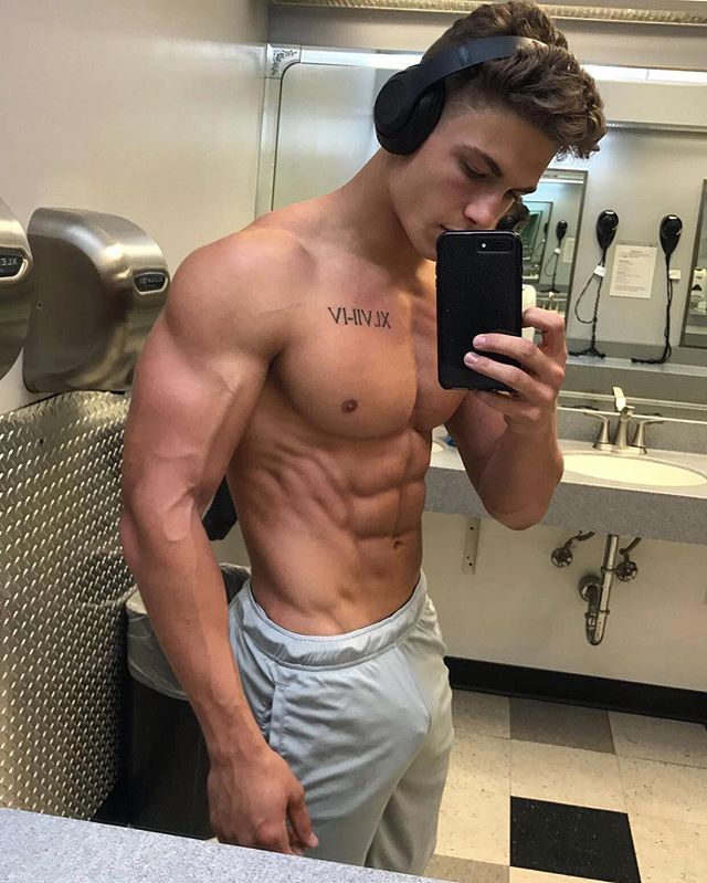 cute-young-fit-guys-ripped-sixpack-abs-american-straight-baited-boys-selfies