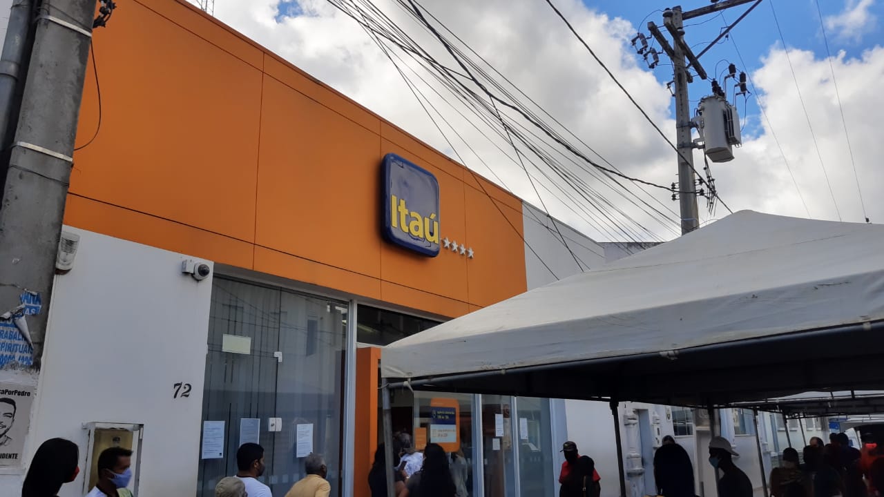 Jacobina: Clientes do Itaú insatisfeitos com problema constante em caixas eletrônicos