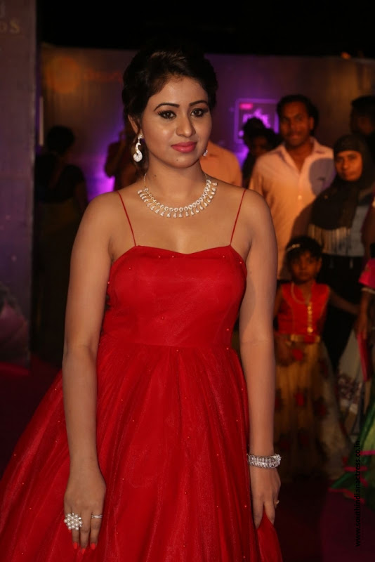 Manali Rathod at Zee Apsara Awards