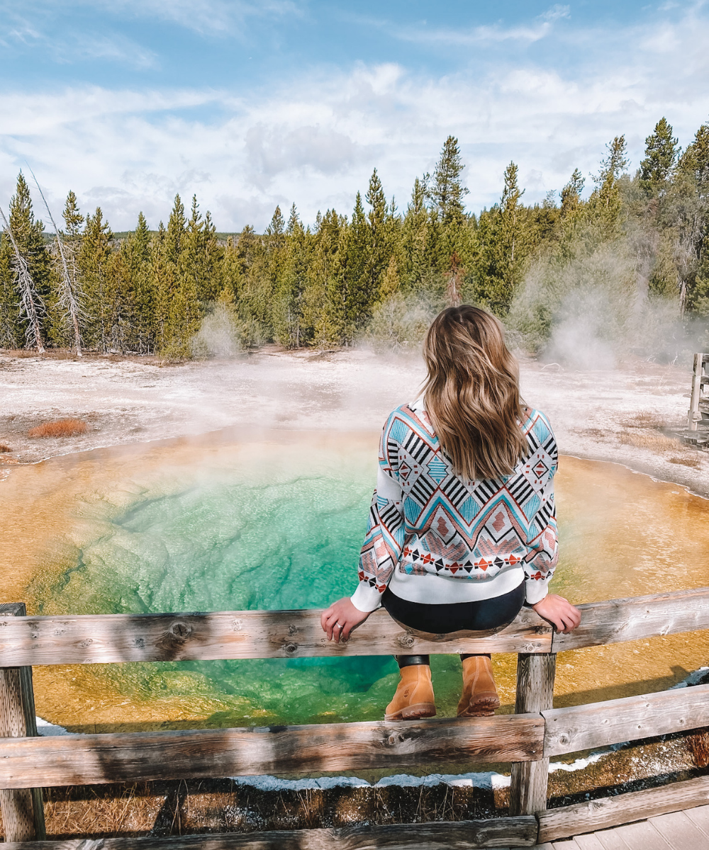 travel blogger Amanda Martin of @amandasok visits Yellowstone National Park