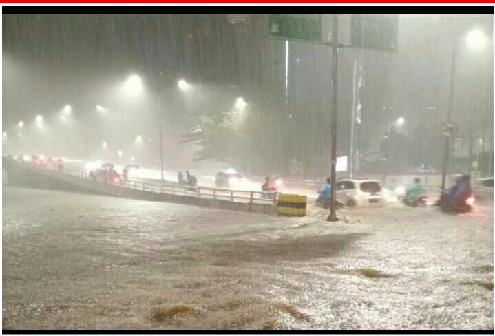 Hujan Deras , Ini 8 Ruas Jalanan Jakarta Yang Terendam Banjir
