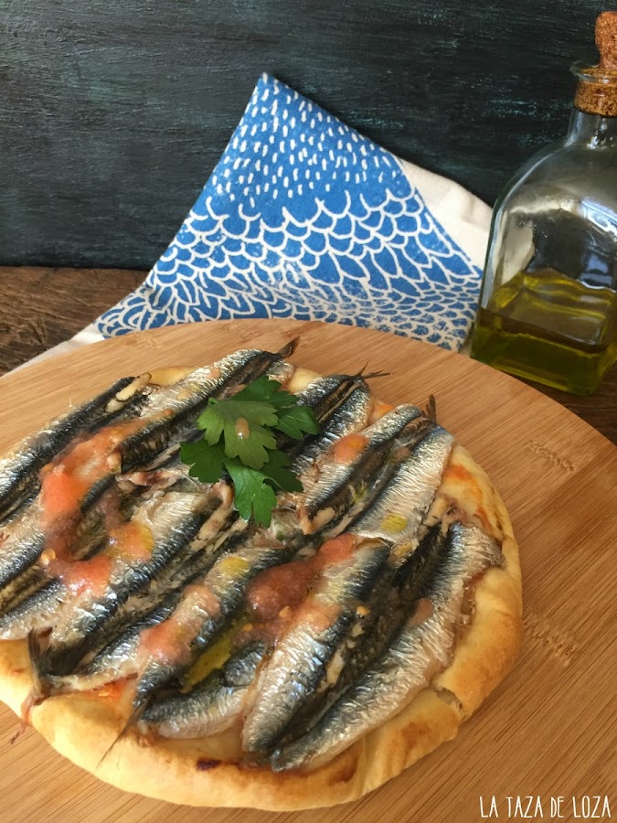 coca-de-boquerones-y-tomate-natural