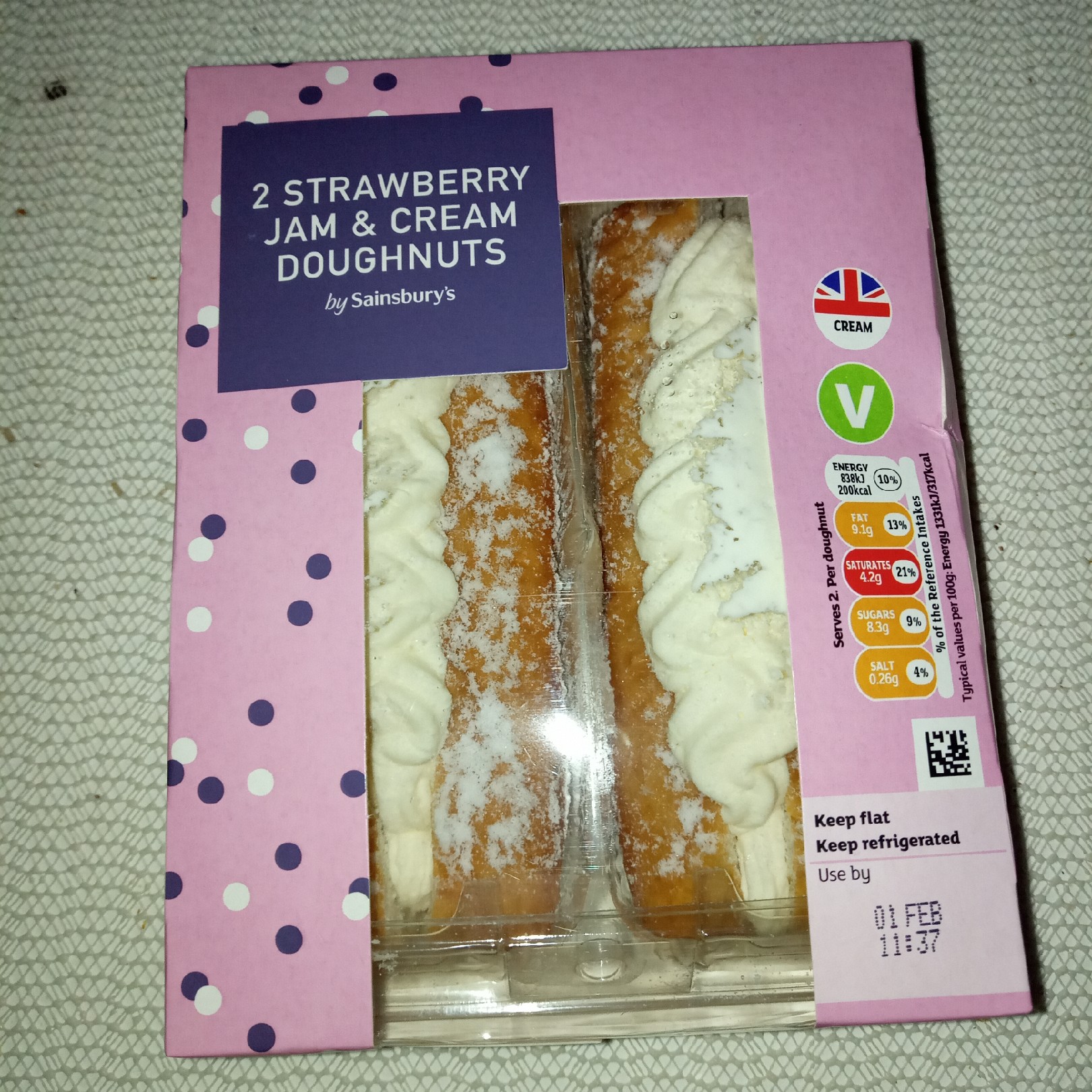 Supersupergirl's Food Reviews Sainsburys Strawberry Jam & Cream doughnuts