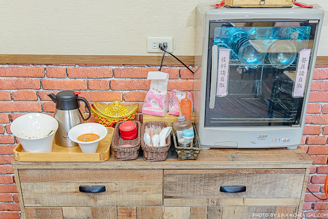 林記飯館，古早南部口味平價小吃，滷肉飯肥肉瘦肉任你挑！還有熟客必點蜜汁小魚乾花生